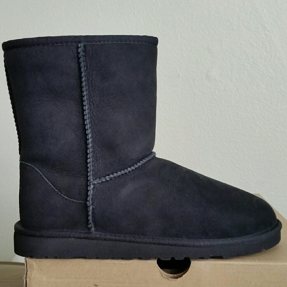 Girls Classic Short Uggs size 6 (womens size 8)